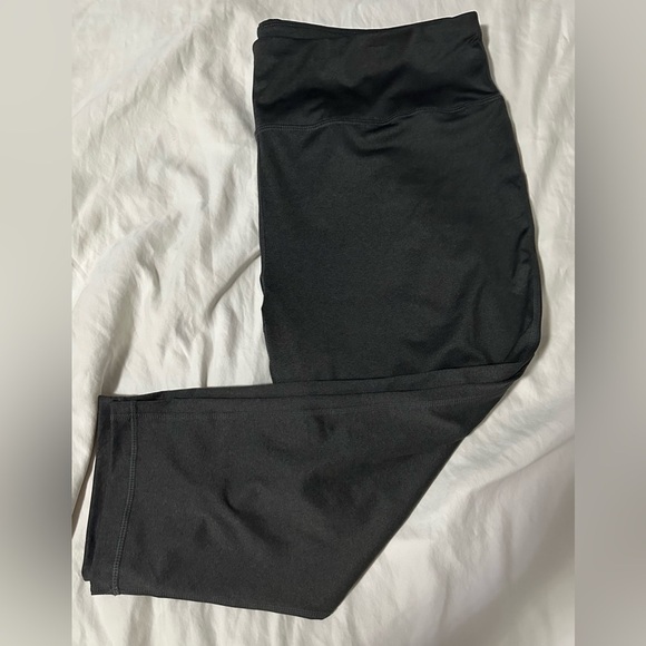 Athletic Works Women’s Dri-More Fitted Crop Leggings- Size XXL - Picture 3 of 6